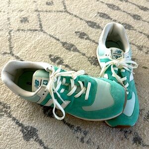 Tiffany Blue Men’s New Balance 574 Size 11
